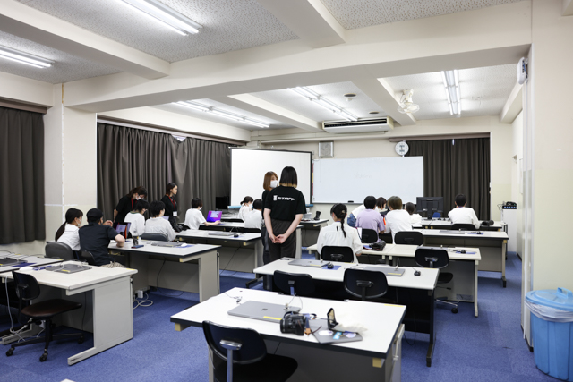 日本写真映像専門学校　写専　SHASEN　大阪　写真　専門学校　願書受付中　一眼レフ ミラーレス　カメラ　カメラマン　フォトグラファー　花　オープンキャンパス　スタジオ　室内撮影