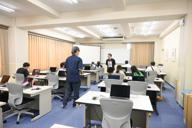 日本写真映像専門学校　写専　SHASEN　大阪　写真　専門学校　願書受付中　一眼レフ ミラーレス　カメラ　カメラマン　フォトグラファー　写真の学校　物撮り　テーブルフォト　プリント　レタッチ