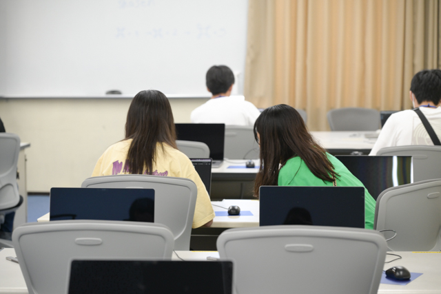 日本写真映像専門学校　写専　SHASEN　大阪　写真　専門学校　願書受付中　一眼レフ ミラーレス　カメラ　カメラマン　フォトグラファー　写真の学校　物撮り　テーブルフォト　プリント　レタッチ